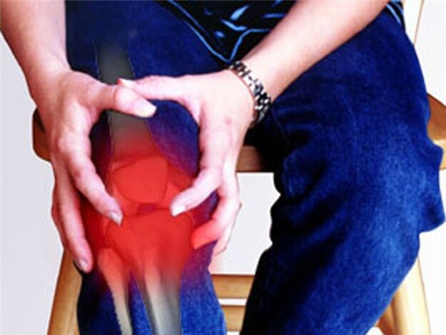 Douleur dans l'articulation du genou causée par un processus pathologique